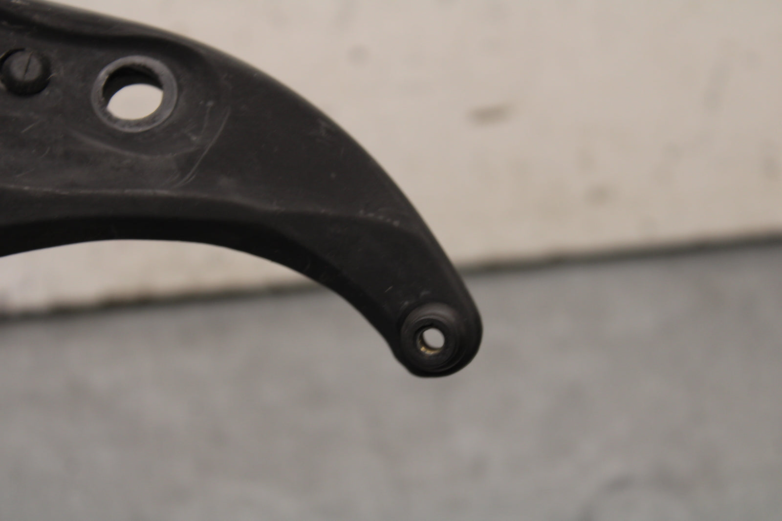 05-06 SUZUKI GSXR1000 UPPER FAIRING MIRROR GAUGES STAY BRACKET 94511-41G00 BB663