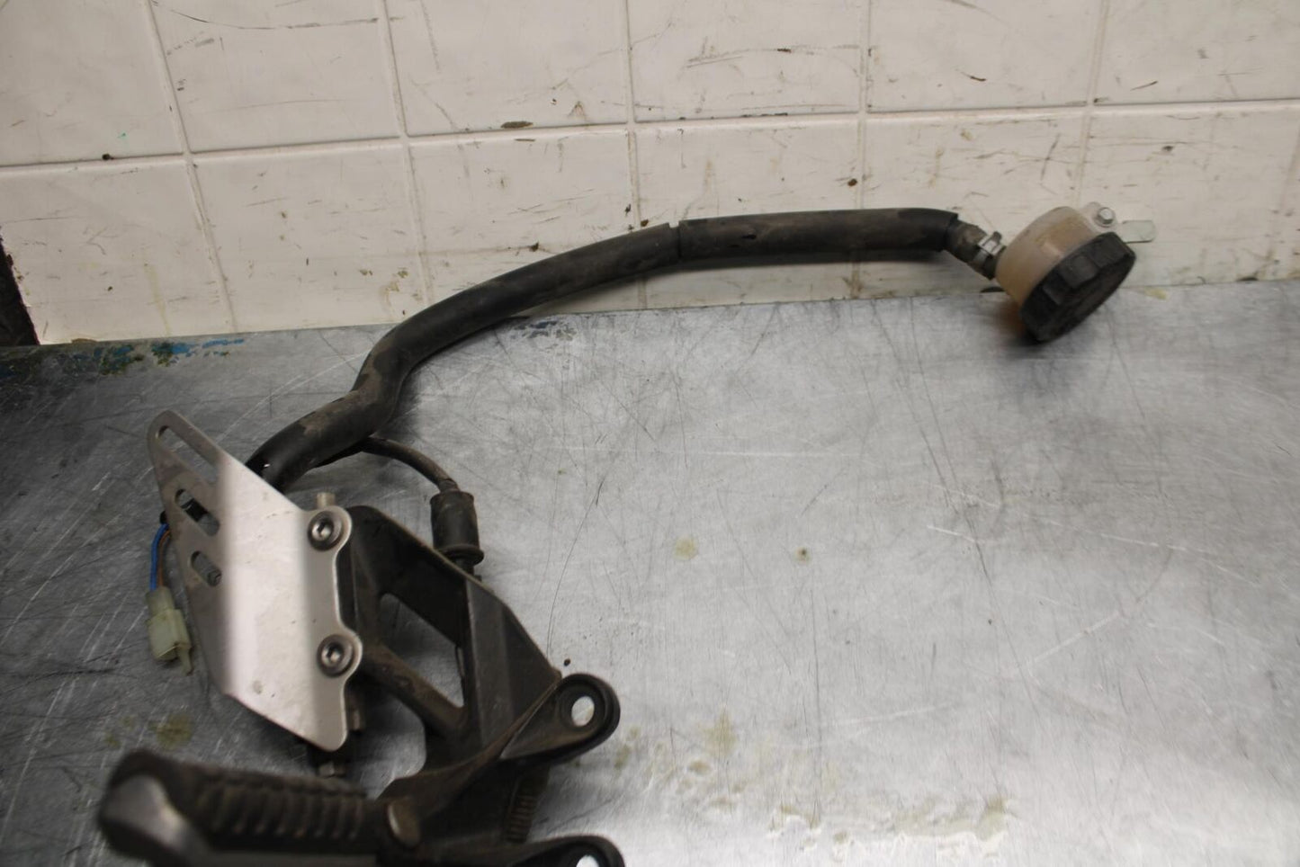 06-07 KAWASAKI NINJA ZX14R RIGHT REARSET REAR SET DRIVER FOOT PEG BB466