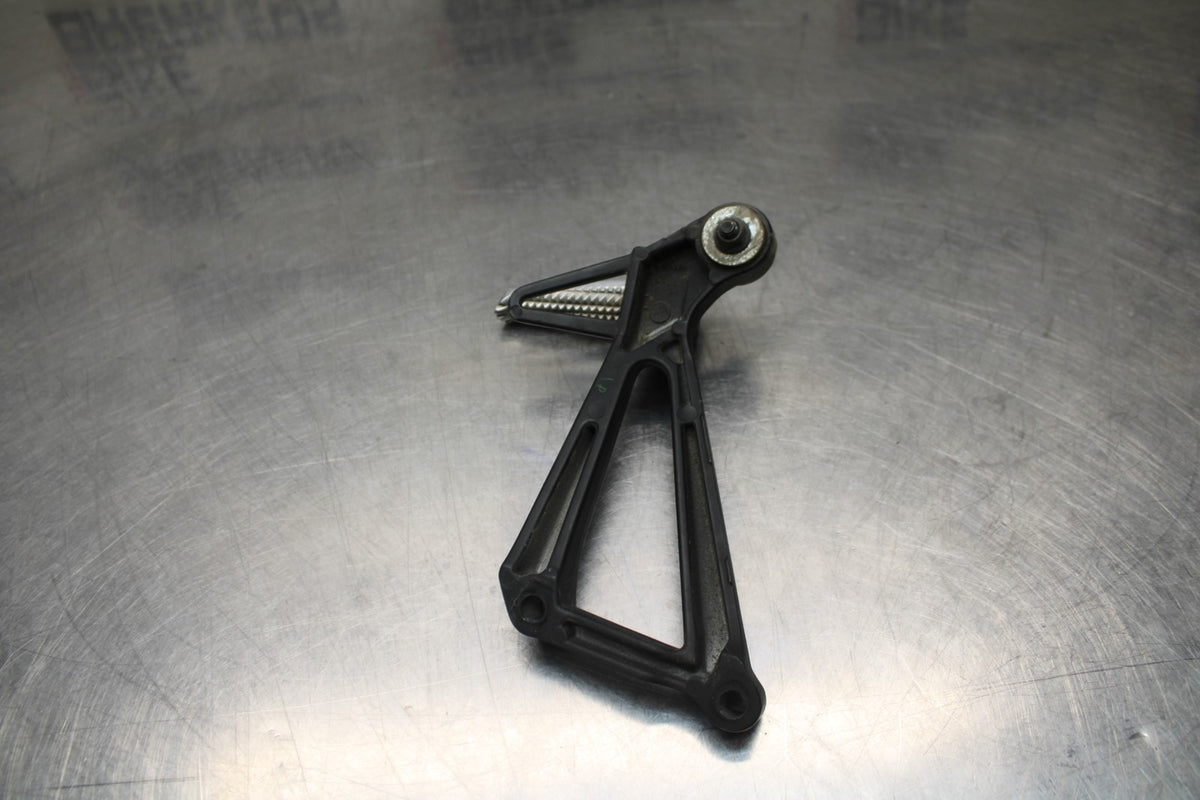 17-18 YAMAHA YZF R3 RIGHT REAR BACK PASSENGER PEG BB813