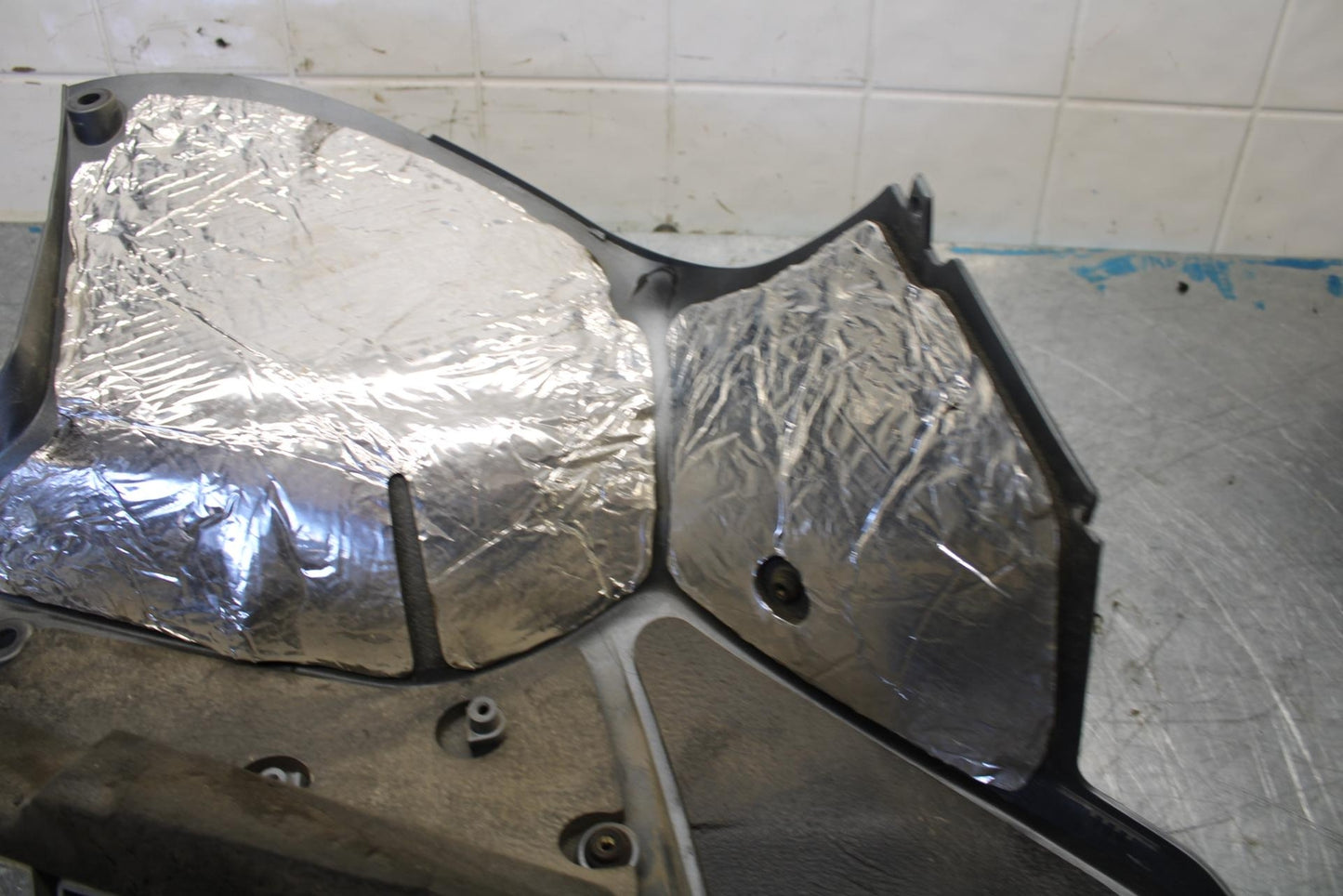 07-08 KAWASAKI CONCOURS 1400 ABS LEFT MID UPPER SIDE FAIRING COWL PLASTIC BB449