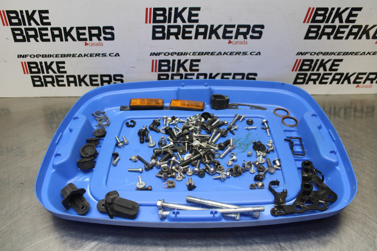 17-18 YAMAHA YZF R3 MOUNTING BOLTS HARDWARE MOTOR SCREWS BB788