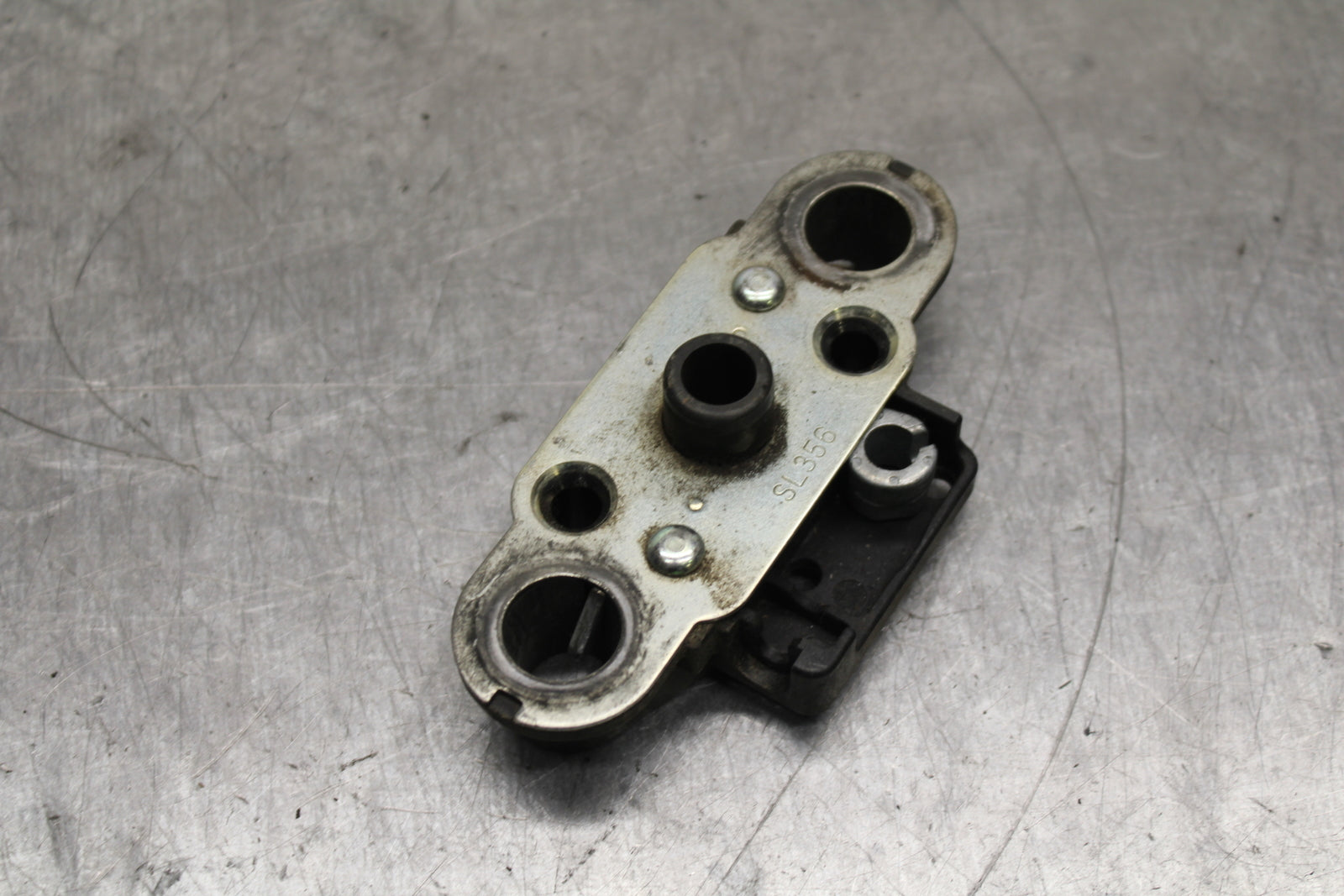 12-13 KAWASAKI Z1000 REAR PASSENGER SEAT LATCH LOCK ASSEMBLY BB743