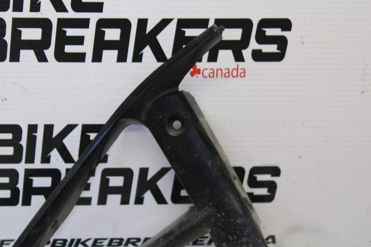 04-05 YAMAHA YZF R1 FRONT LOWER INNER EXHAUST V FAIRING COWL GUARD  BB173