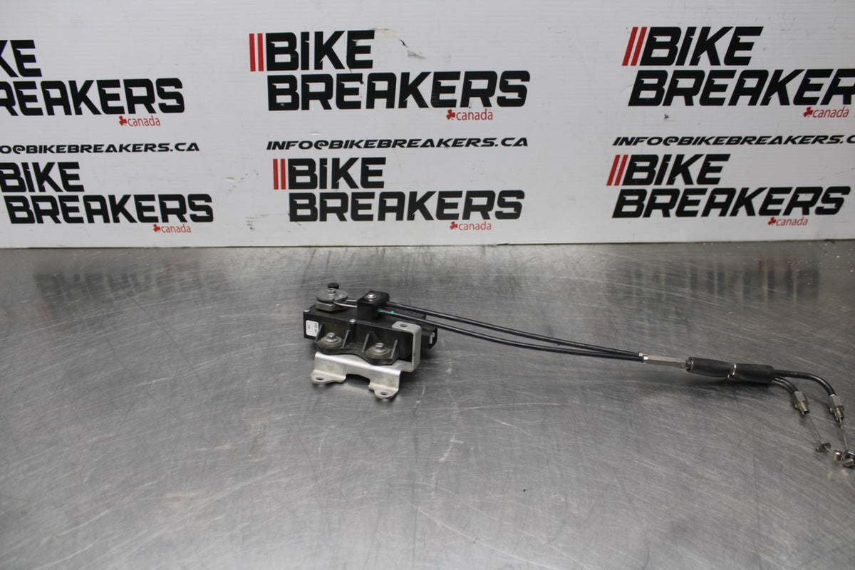 13-14 TRIUMPH DAYTONA 675 AIRBOX INTAKE VELOCITY STACKS BB685