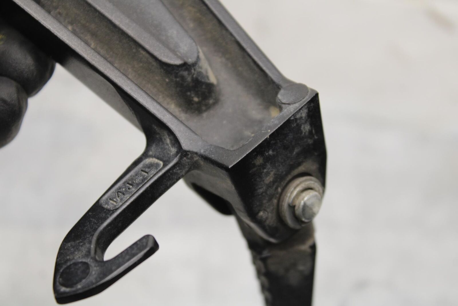 2015 Suzuki GSXR750 LEFT REAR BACK PASSENGER PEG BB595