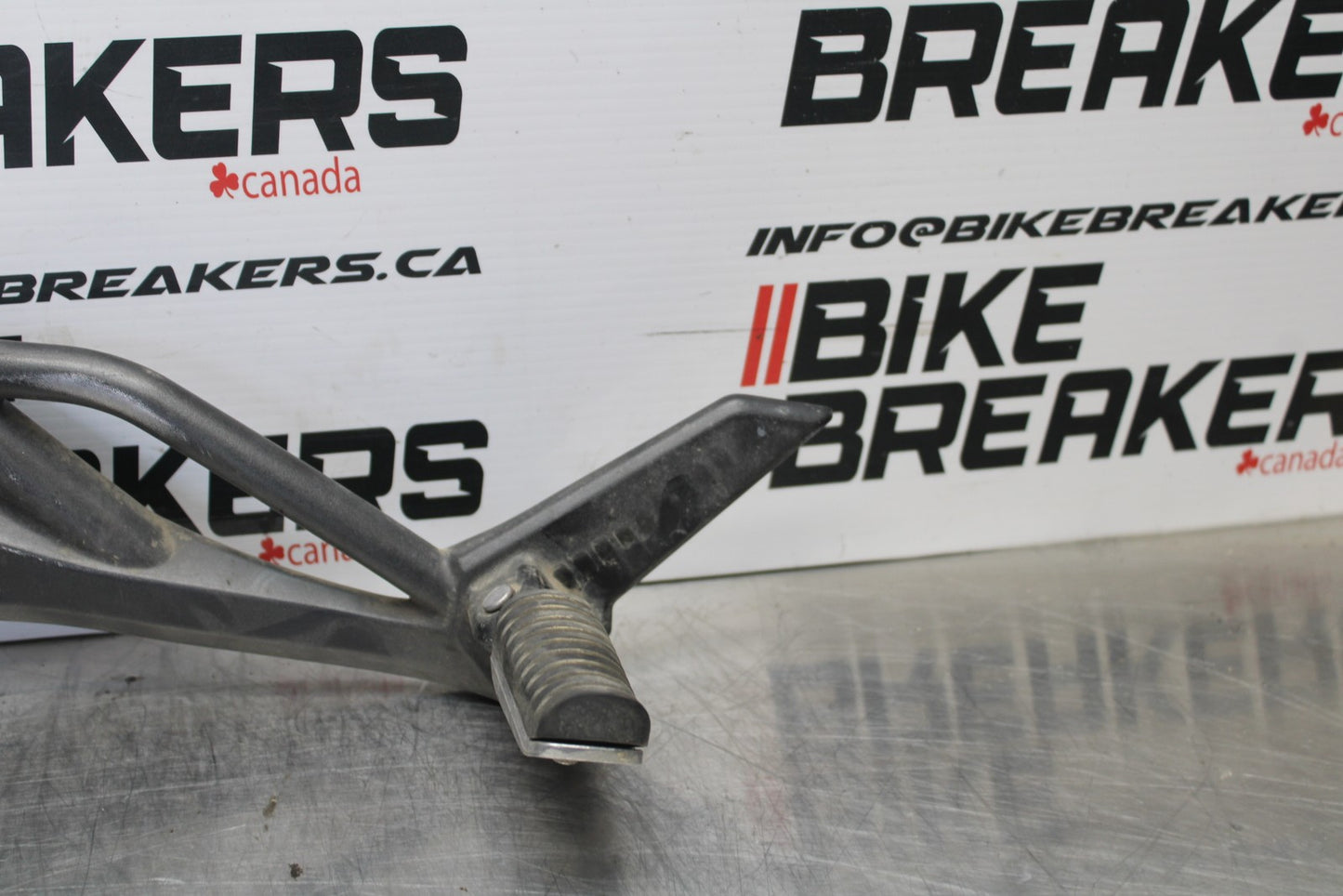 09-10 KAWASAKI ER-6N LEFT REARSET REAR SET DRIVER FOOT PEG REST STOP BB205