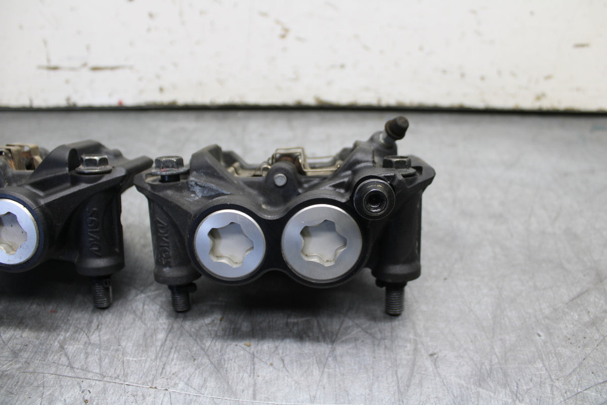 22-24 YAMAHA XSR900 RIGHT LEFT FRONT BRAKE CALIPER SET PAIR CALIPERS BB710