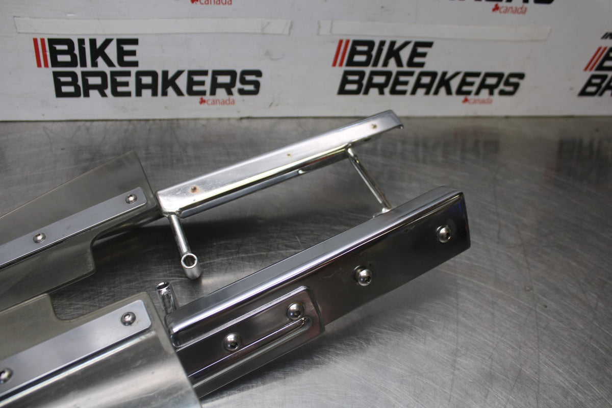 05-09 SUZUKI BOULEVARD C90 WINDSHIELD WIND SCREEN BRACKET MOUNT SET BB918