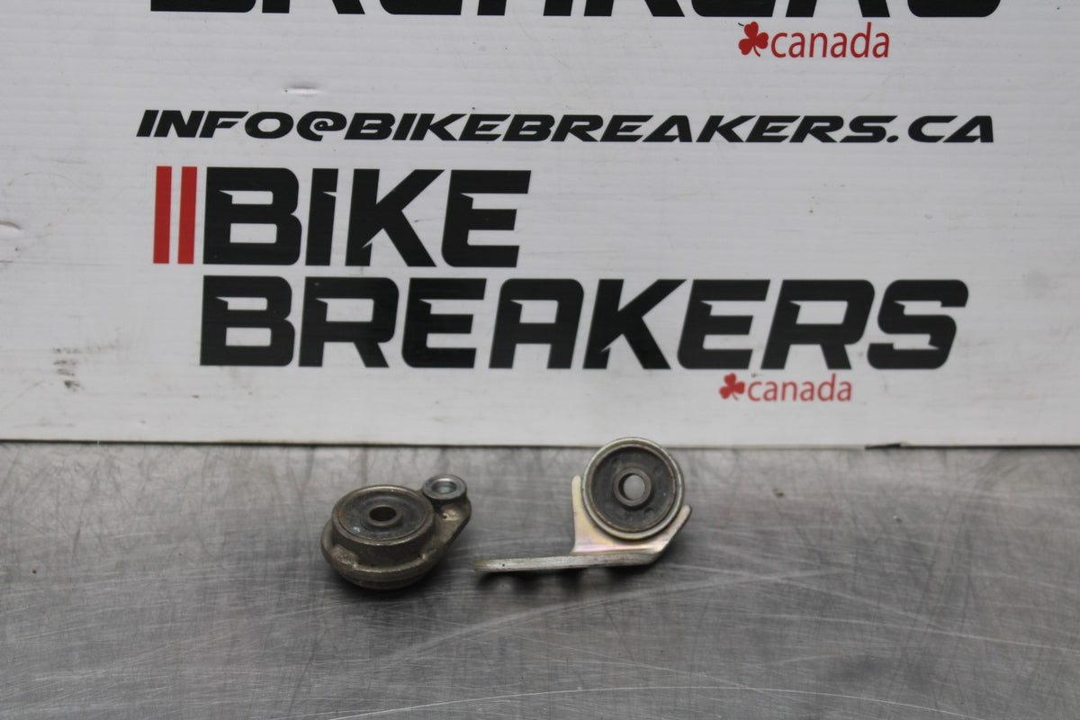 08-16 YAMAHA YZF R6 EXHAUST PIPE HEADER BRACKETS PAIR BB856