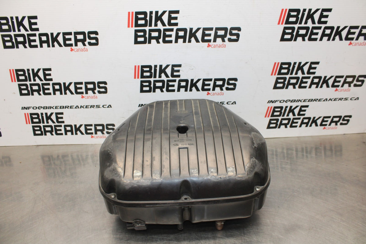 00 SUZUKI GSXR750 AIRBOX AIR INTAKE FILTER BOX BB820