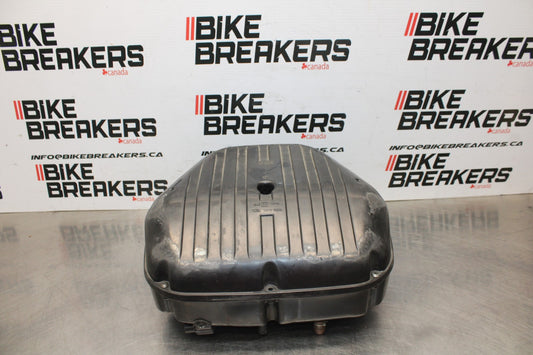 00 SUZUKI GSXR750 AIRBOX AIR INTAKE FILTER BOX BB820
