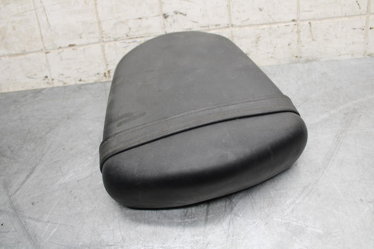 2007 Suzuki GSXR750 REAR BACK PASSENGER TANDEM SEAT PAD SADDLE PILLION BB546