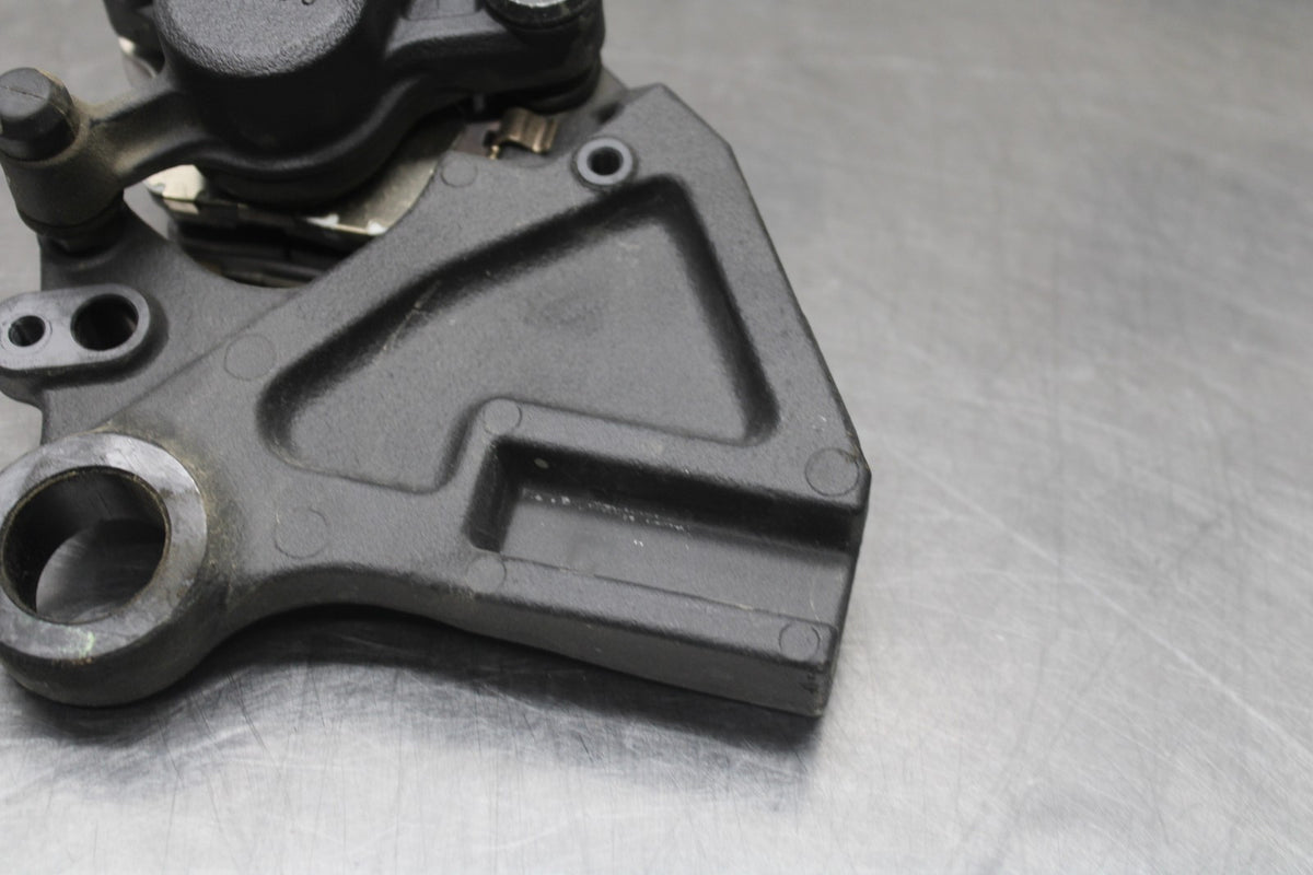 24-25 KAWASAKI NINJA ZX6R REAR BACK BRAKE CALIPER W MOUNT BRACKET BB939