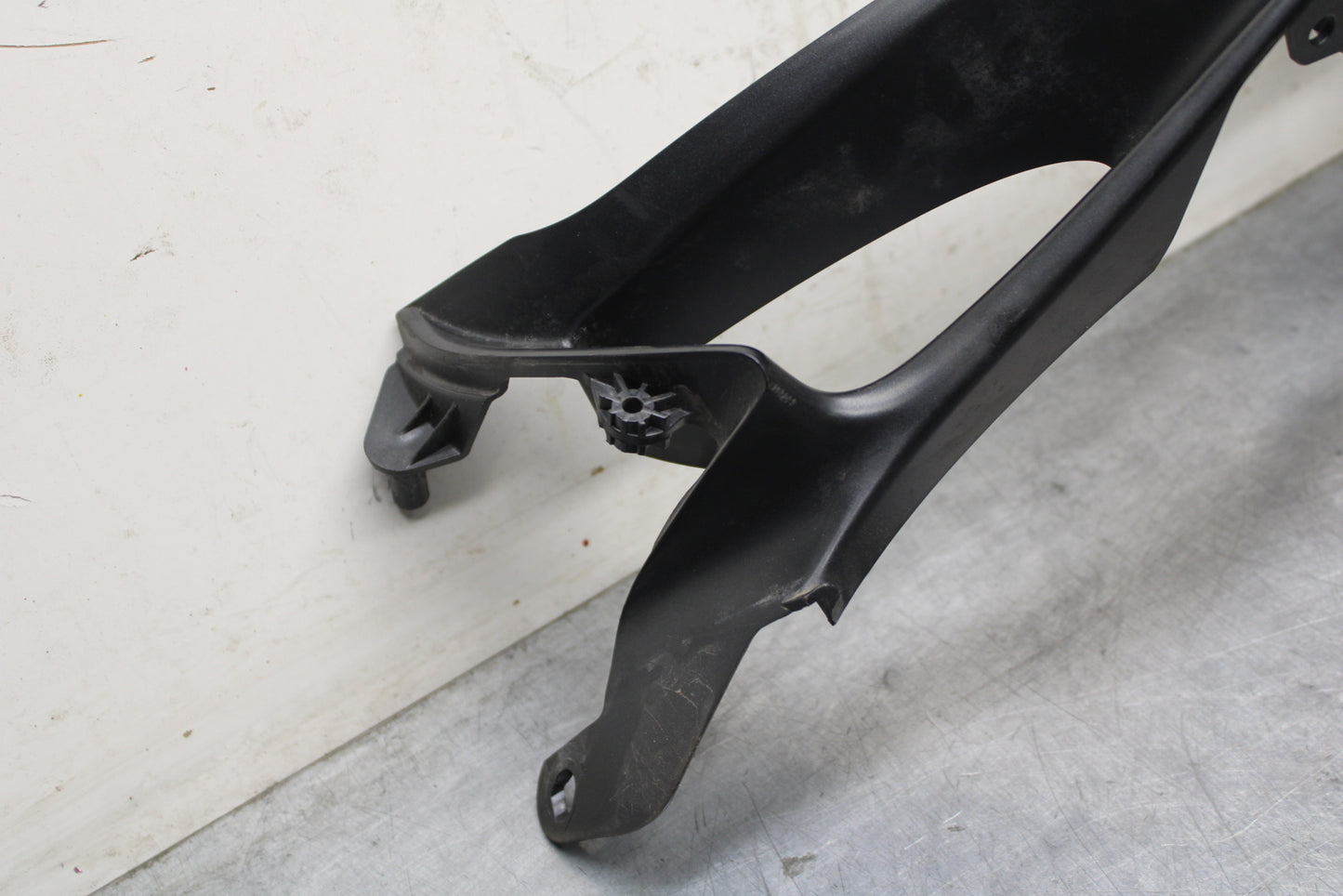 09 SUZUKI GSXR600 FRONT CENTER COWL FAIRING BB759