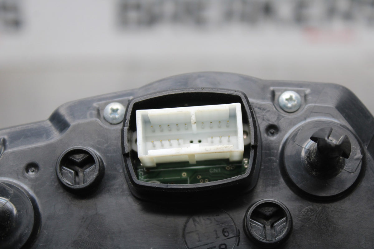 06-07 SUZUKI GSXR 600 SPEEDO GAUGES DISPLAY CLUSTER SPEEDOMETER TACHOMETER BB178