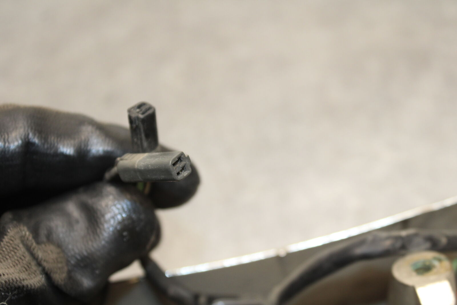 05-09 SUZUKI BOULEVARD C90 REAR BACK TURN SIGNAL BAR MOUNT BRACKET BB692