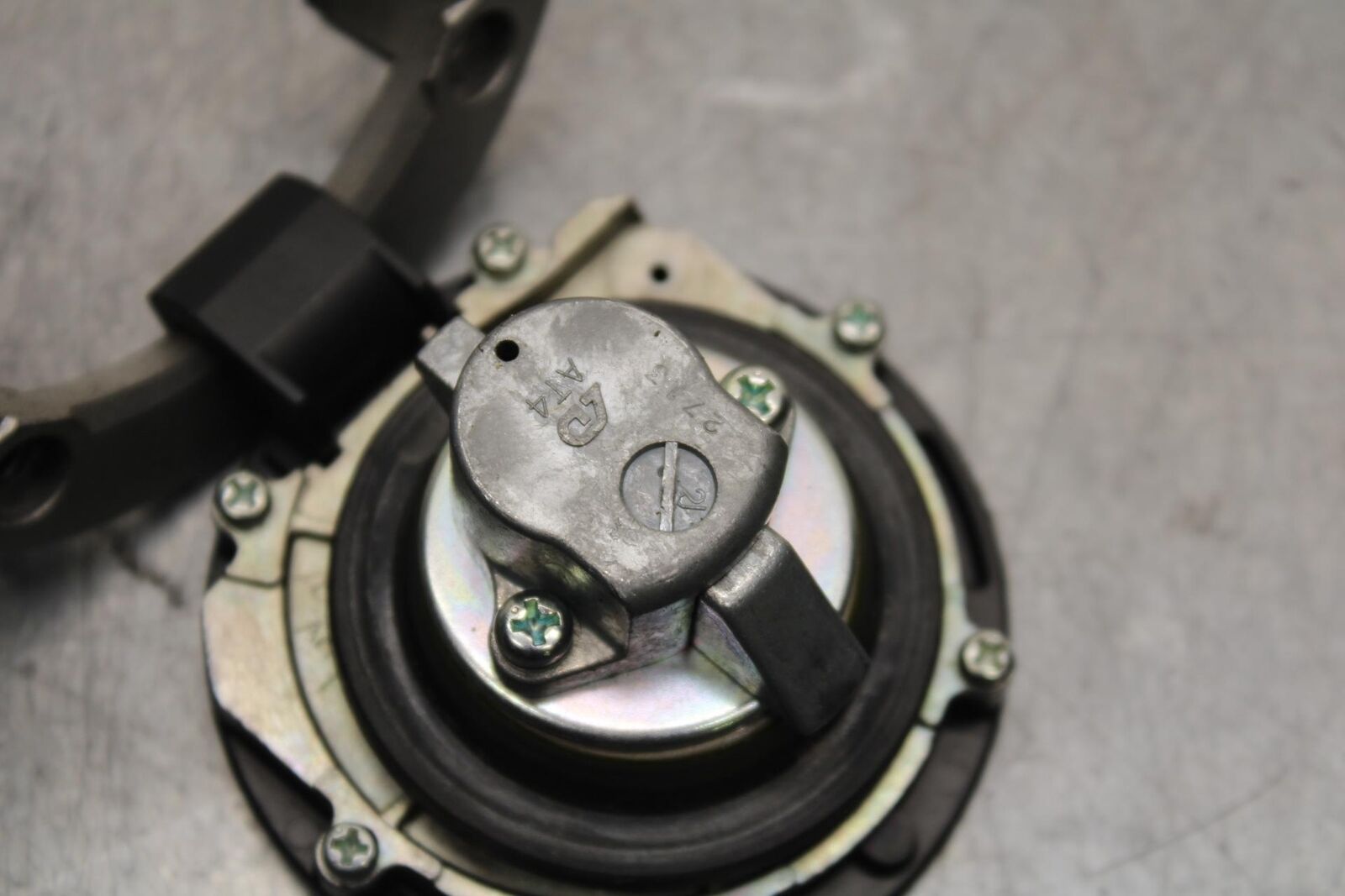 11-22 SUZUKI GSXR600 FUEL TANK GAS CAP WITH KEY BB582