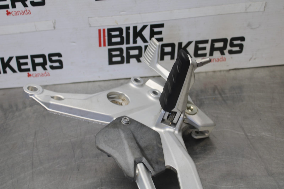 20-23 BMW F900R RIGHT REARSET REAR SET DRIVER FOOT PEG REST STOP BB923