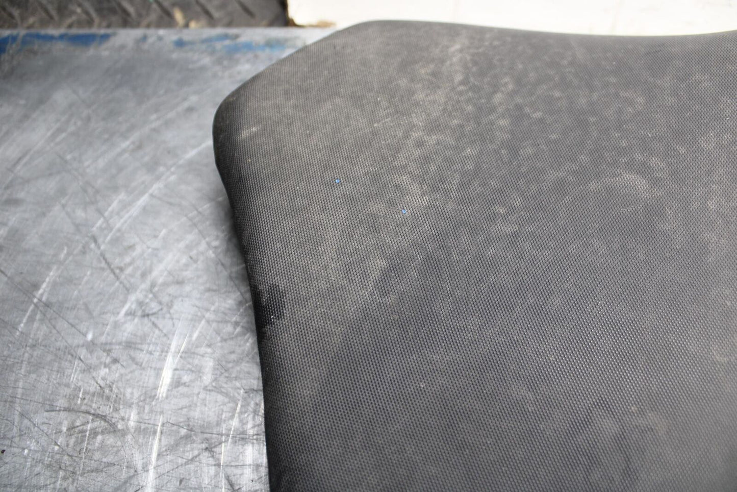 13 SUZUKI GSXR750 FRONT DRIVERS SEAT PAD SADDLE PILLION BB474