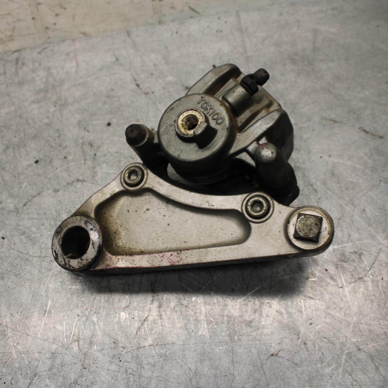 00-01 KAWASAKI ZZR600 REAR BACK BRAKE CALIPER W MOUNT BRACKET BB31