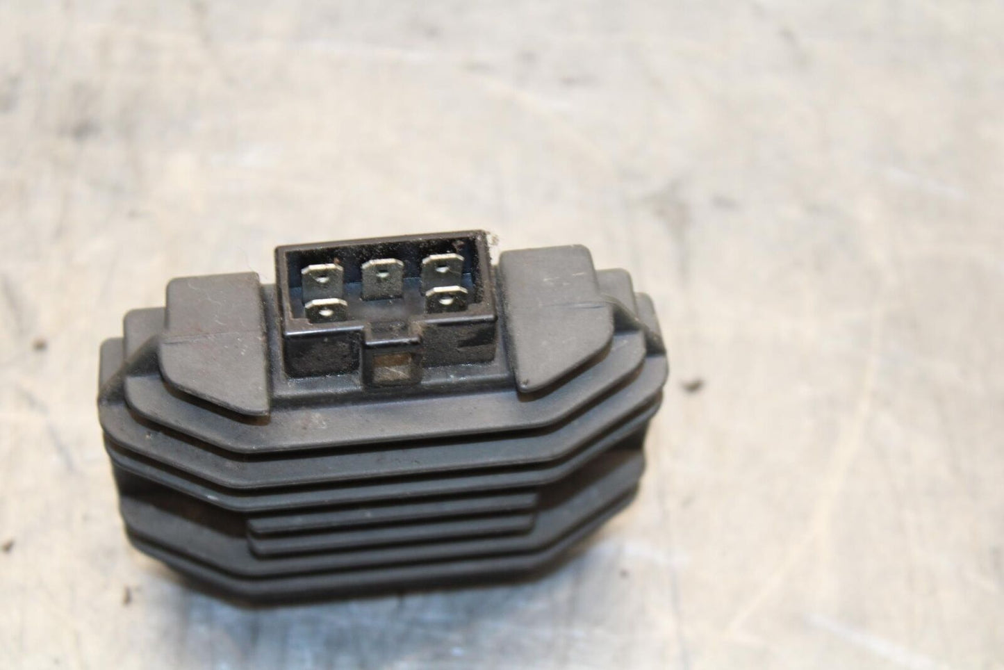 2000 Yamaha YZF R6 RECTIFIER VOLTAGE REGULATOR 4JH-81960-01-00 BB558