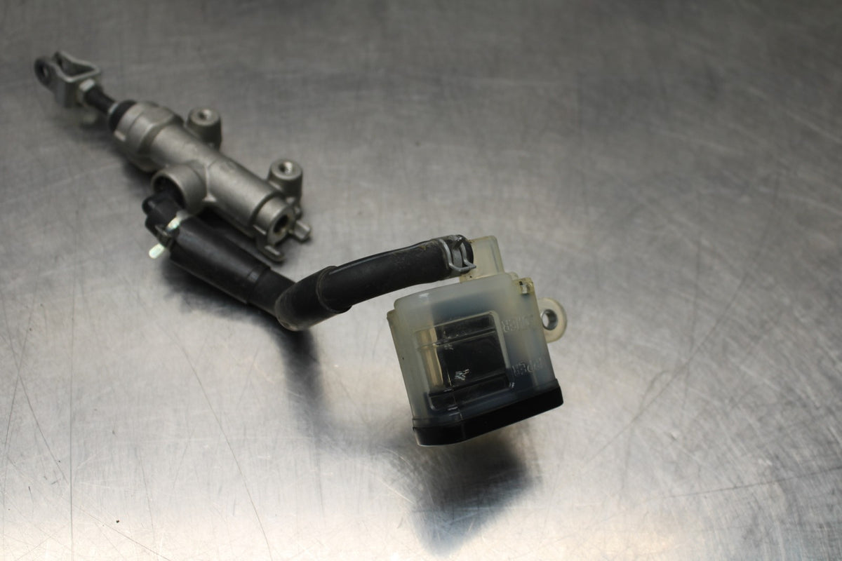 08-10 SUZUKI GSXR 600 REAR BACK BRAKE MASTER CYLINDER W RESERVOIR BB202