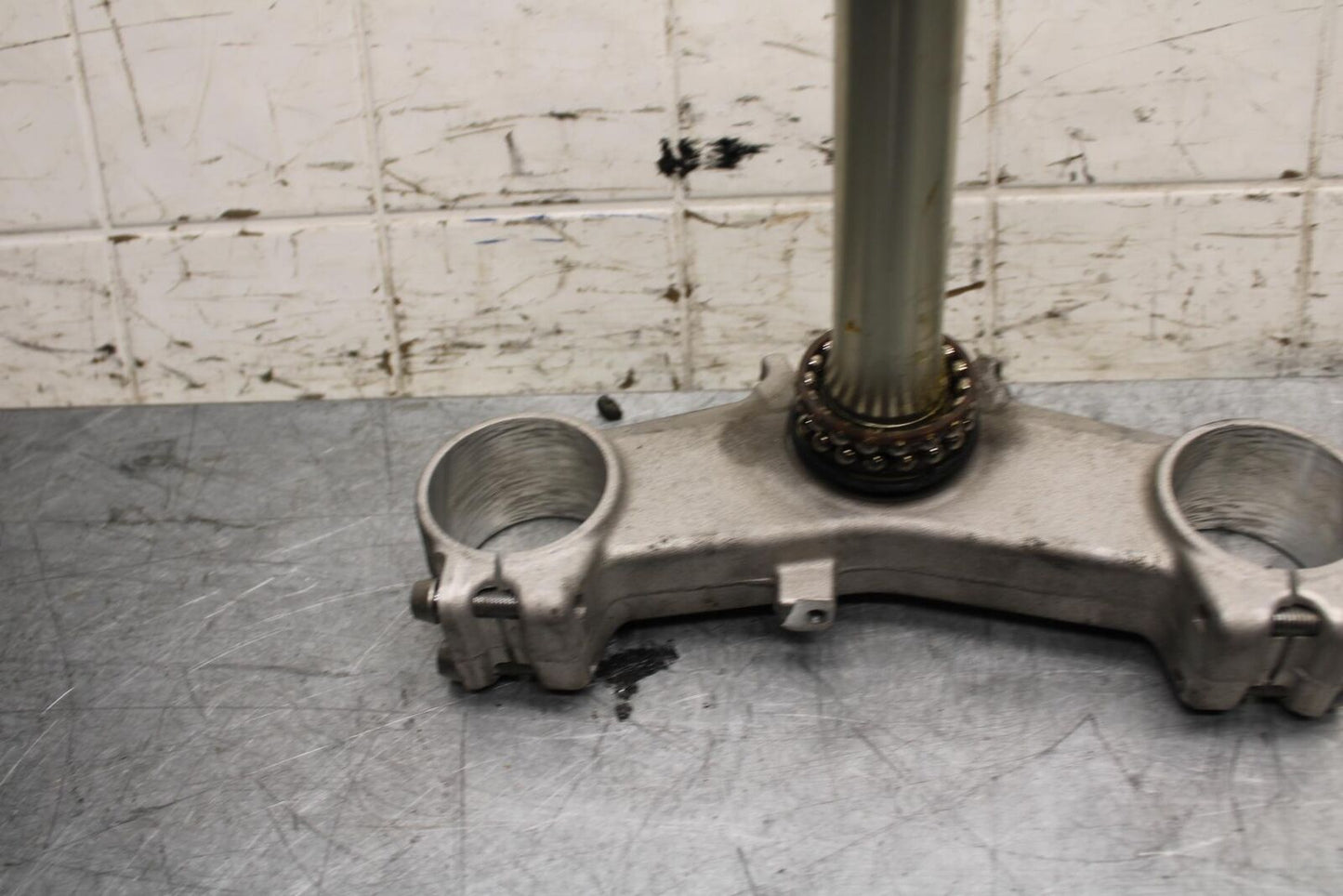 2009 Kawasaki Ninja ZX6R ZX600R FRONT FORKS CLAMP LOWER TRIPLE TREE STEM BB548