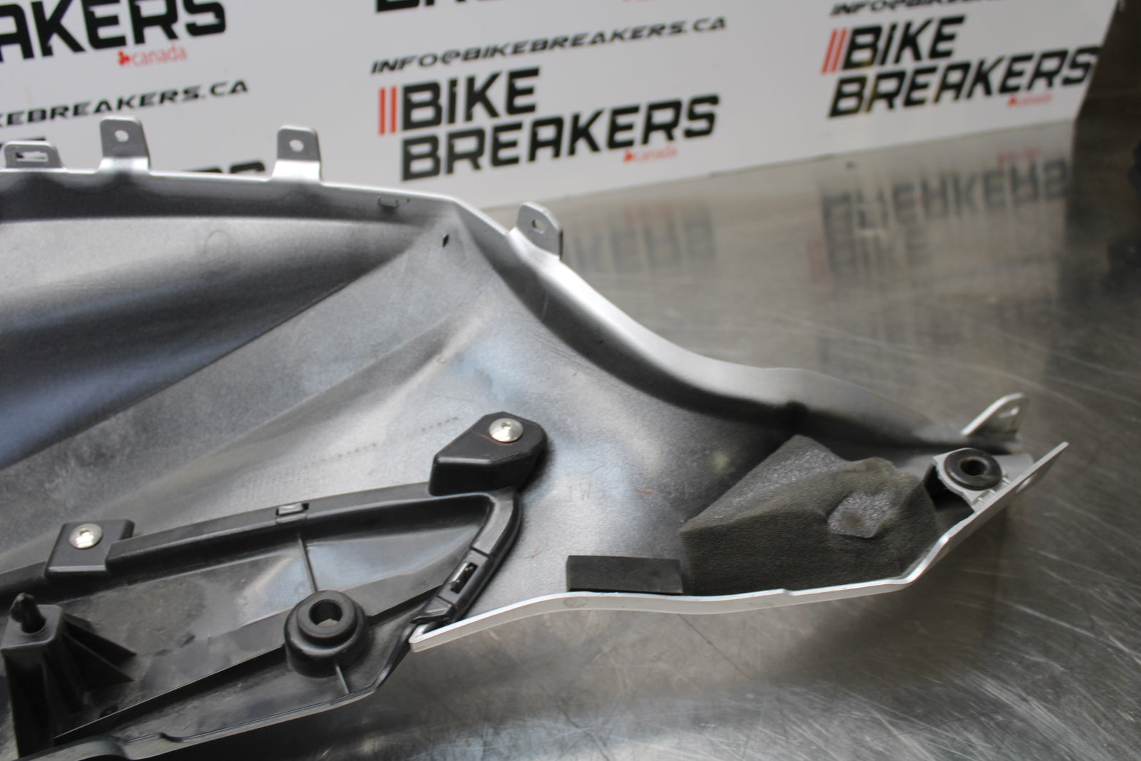 14-17 YAMAHA FZ07 RIGHT LOWER MID UPPER SIDE FAIRING COWL  BB162
