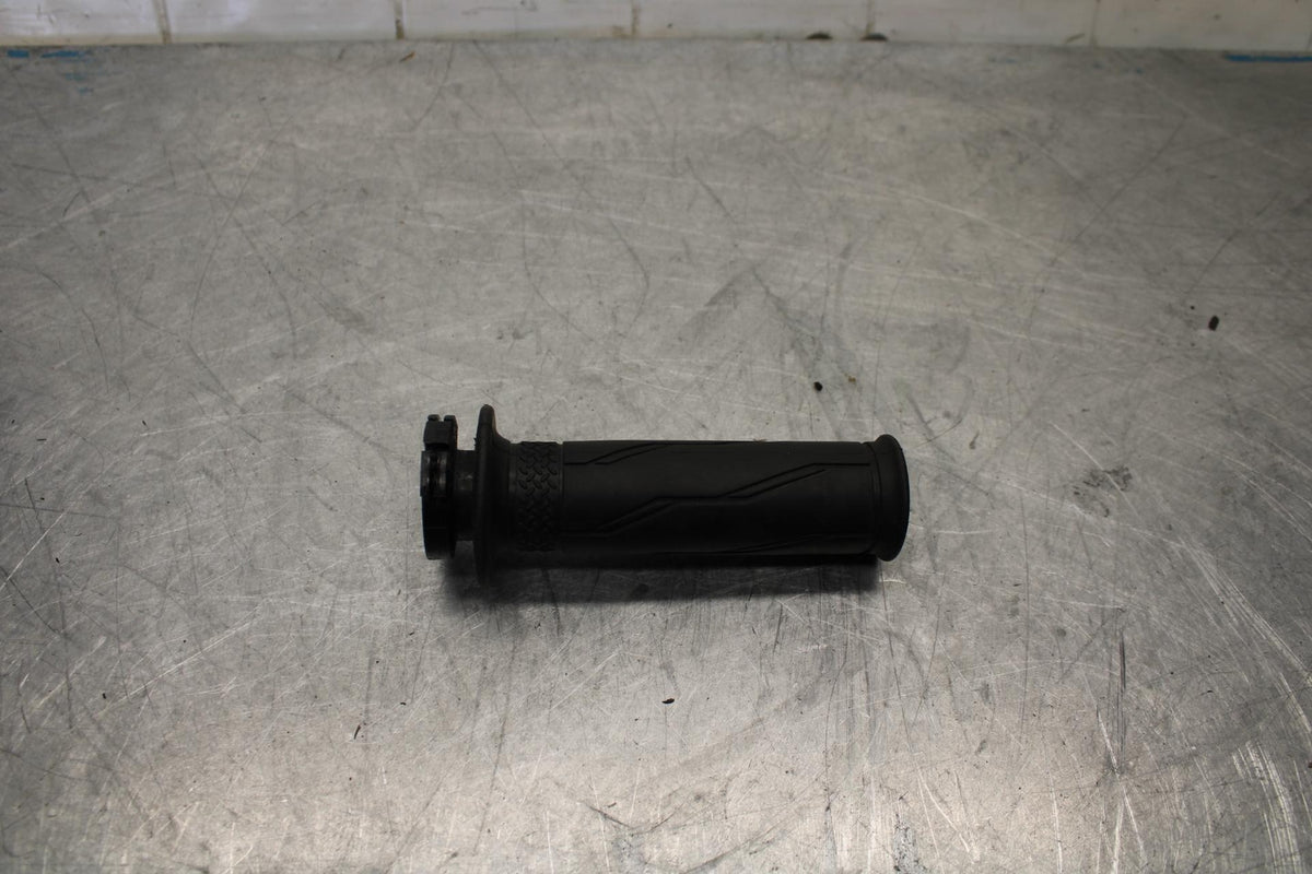 17-18 YAMAHA YZF R3 THROTTLE CABLE LINE HOUSING GUIDE BB438
