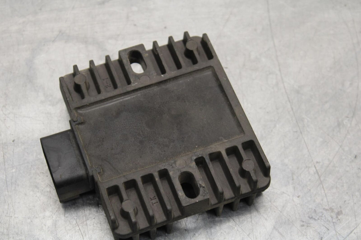 2006 Yamaha YZF R6 RECTIFIER VOLTAGE REGULATOR 4XY-81960-00-00 BB560