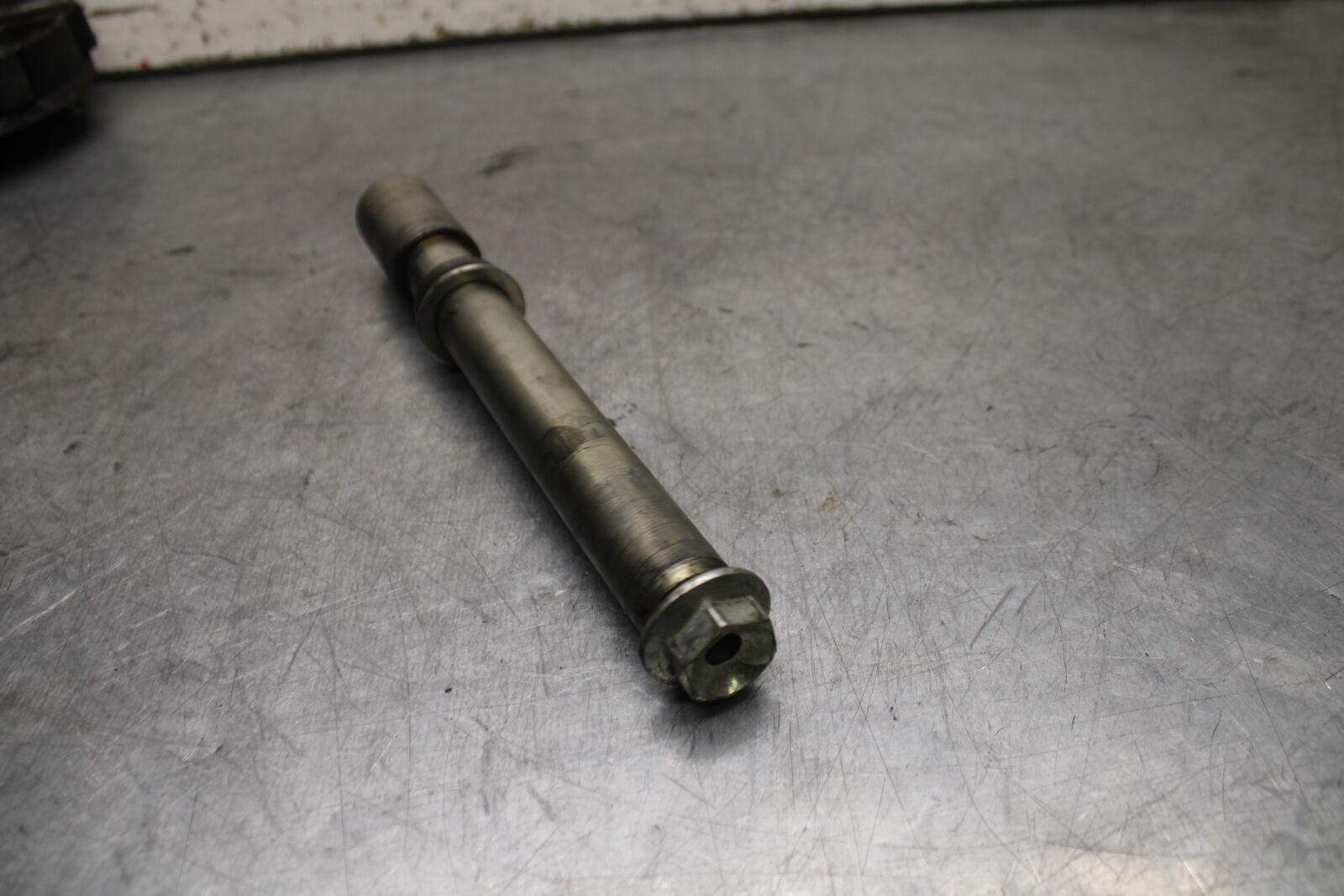 08-09 SUZUKI GSXR600 FRONT WHEEL RIM AXLE PIVOT BOLT BB728