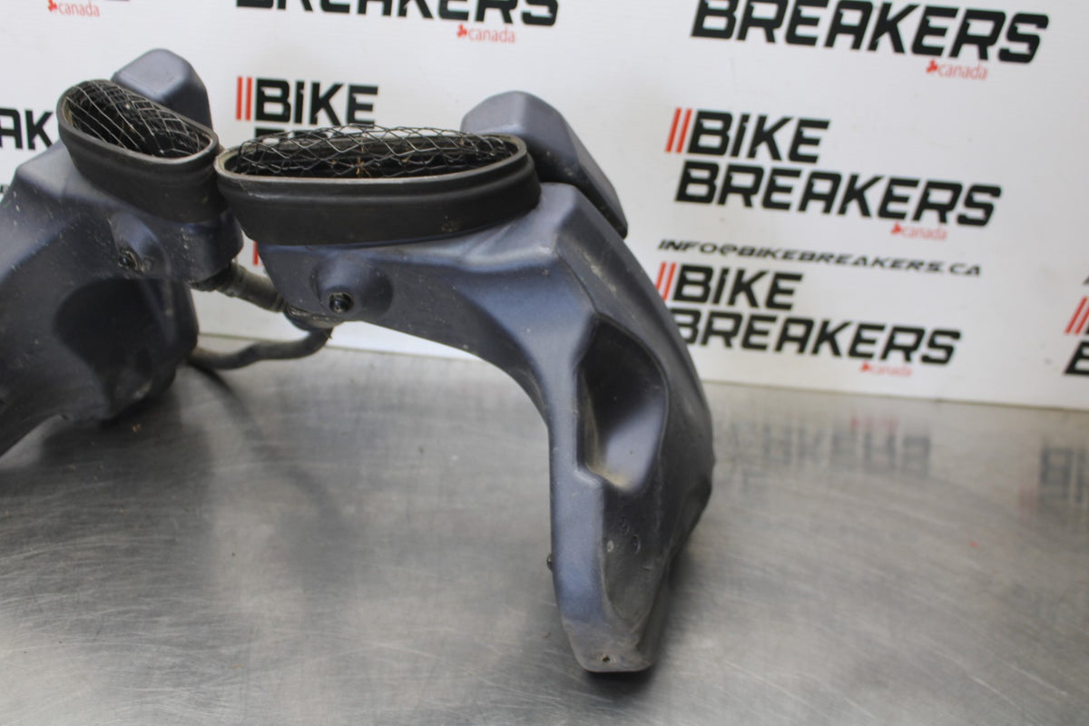 98 KAWASAKI NINJA ZX6 RIGHT LEFT AIR INTAKE DUCTS BB870
