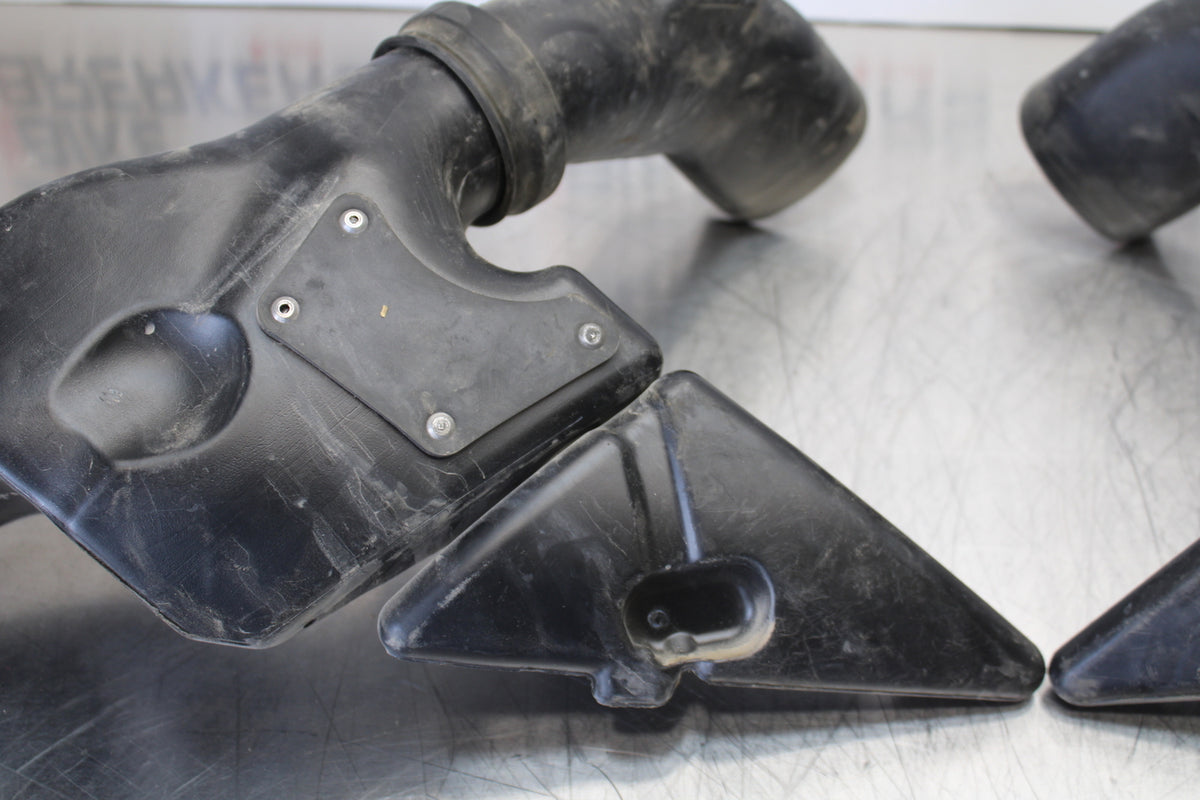 05-06 HONDA CBR600RR RIGHT LEFT AIR INTAKE DUCTS BB149