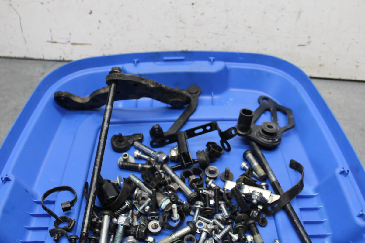 22-24 YAMAHA XSR900 MOUNTING BOLTS HARDWARE MOTOR SCREWS BB683