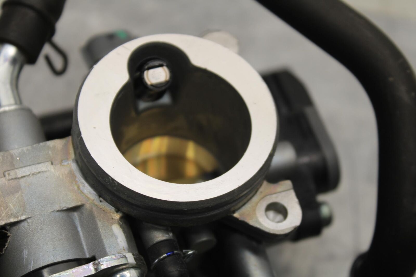 19-22 KAWASAKI Z400 MAIN FUEL INJECTORS / THROTTLE BODIES BB586