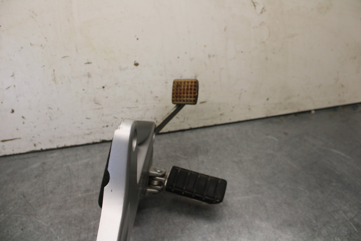 04-12 HONDA ST1300A RIGHT FRONT FOOT REST PEG STEP MOUNT BRACKET BB669