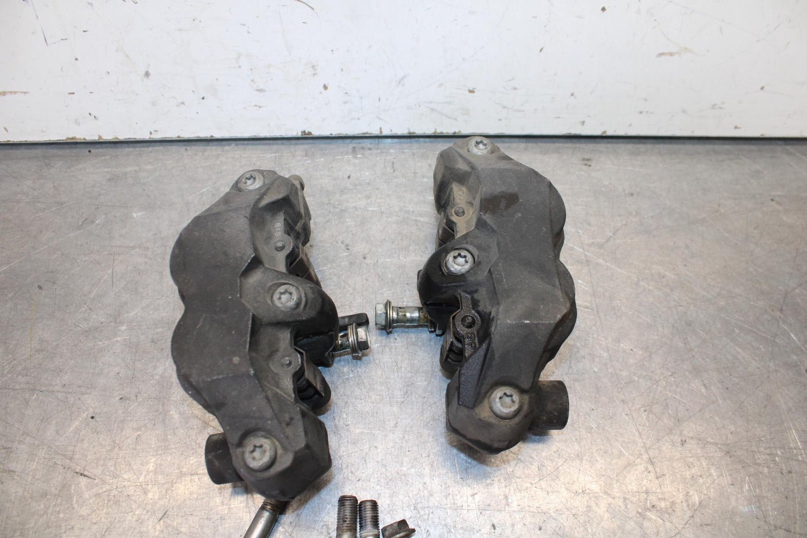 08-10 SUZUKI GSXR 600  RIGHT LEFT FRONT BRAKE CALIPER SET PAIR CALIPERS BB101
