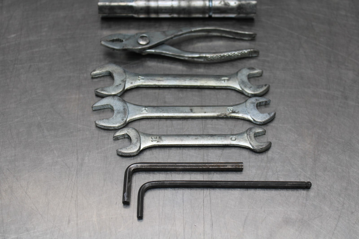 05-06 SUZUKI GSXR1000 STOCK TOOLS OEM TOOL BAG KIT SET BB773