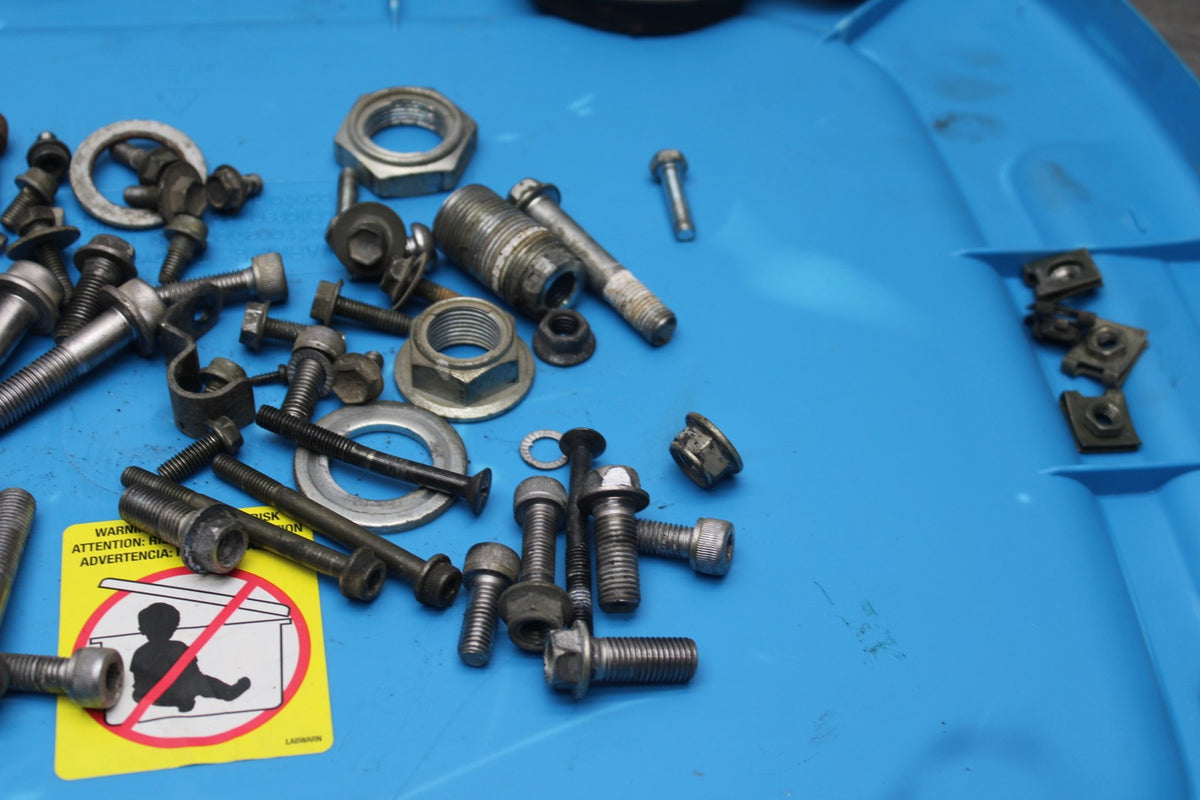 01-03 SUZUKI GSXR600 BOLTS HARDWARE MOTOR SCREWS BB841