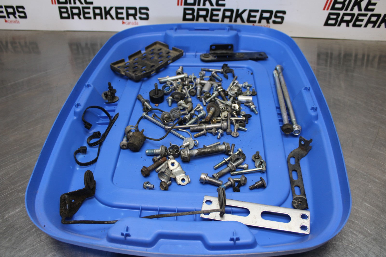 06-07 SUZUKI GSXR 600 MOUNTING BOLTS HARDWARE MOTOR SCREWS BB170