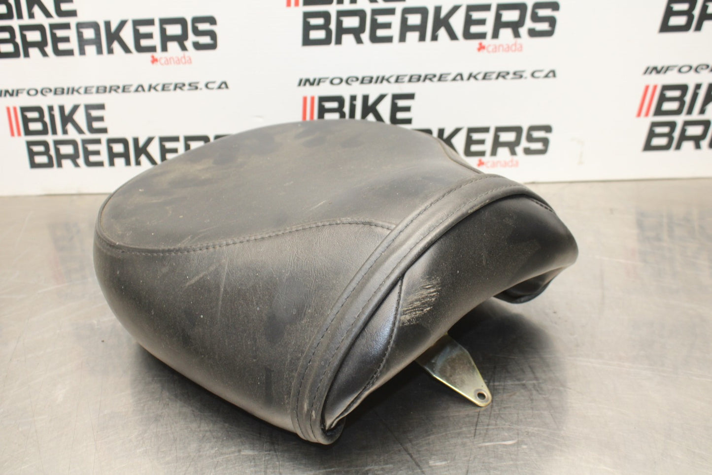 03-08 KAWASAKI VULCAN 1600 REAR BACK PASSENGER SEAT BB196