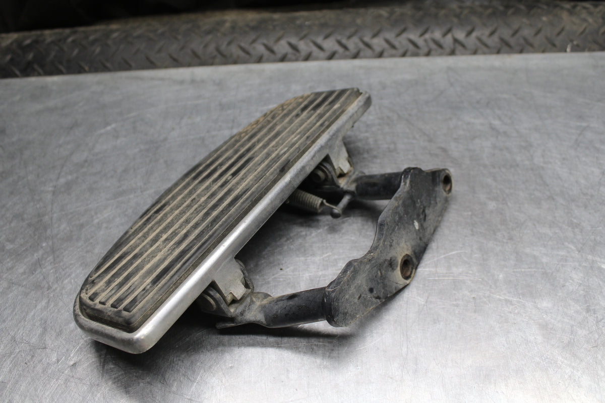 04 KAWASAKI VULCAN 1500 LEFT FRONT FOOT REST PEG STEP BB762