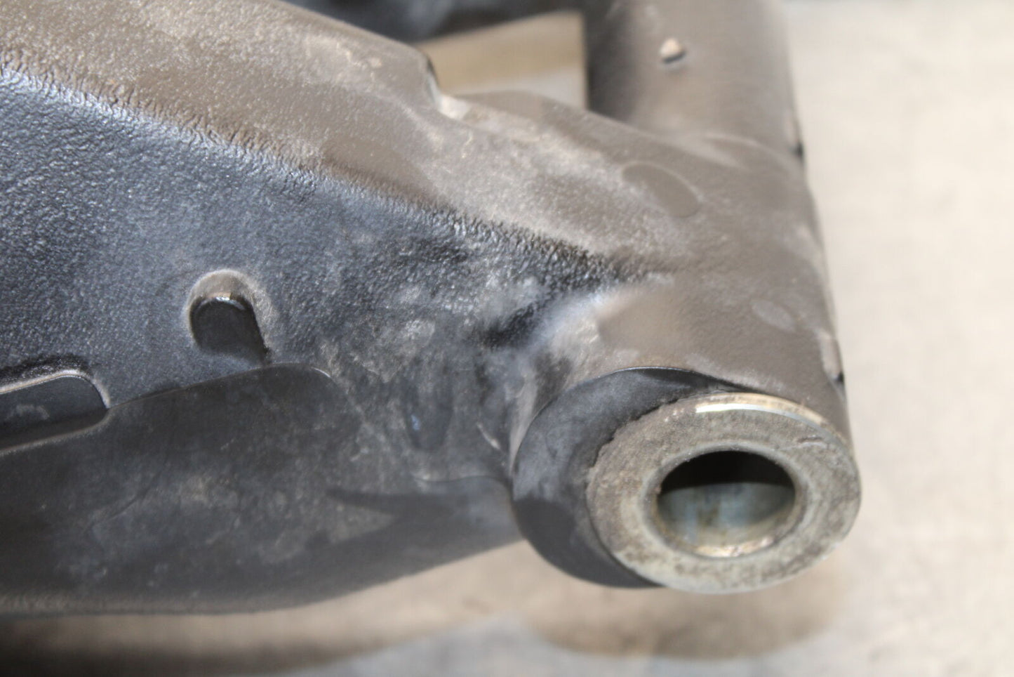 05-06 SUZUKI GSXR1000 REAR SWINGARM SUSPENSION SWING ARM 61000-41G00-YAP BB663