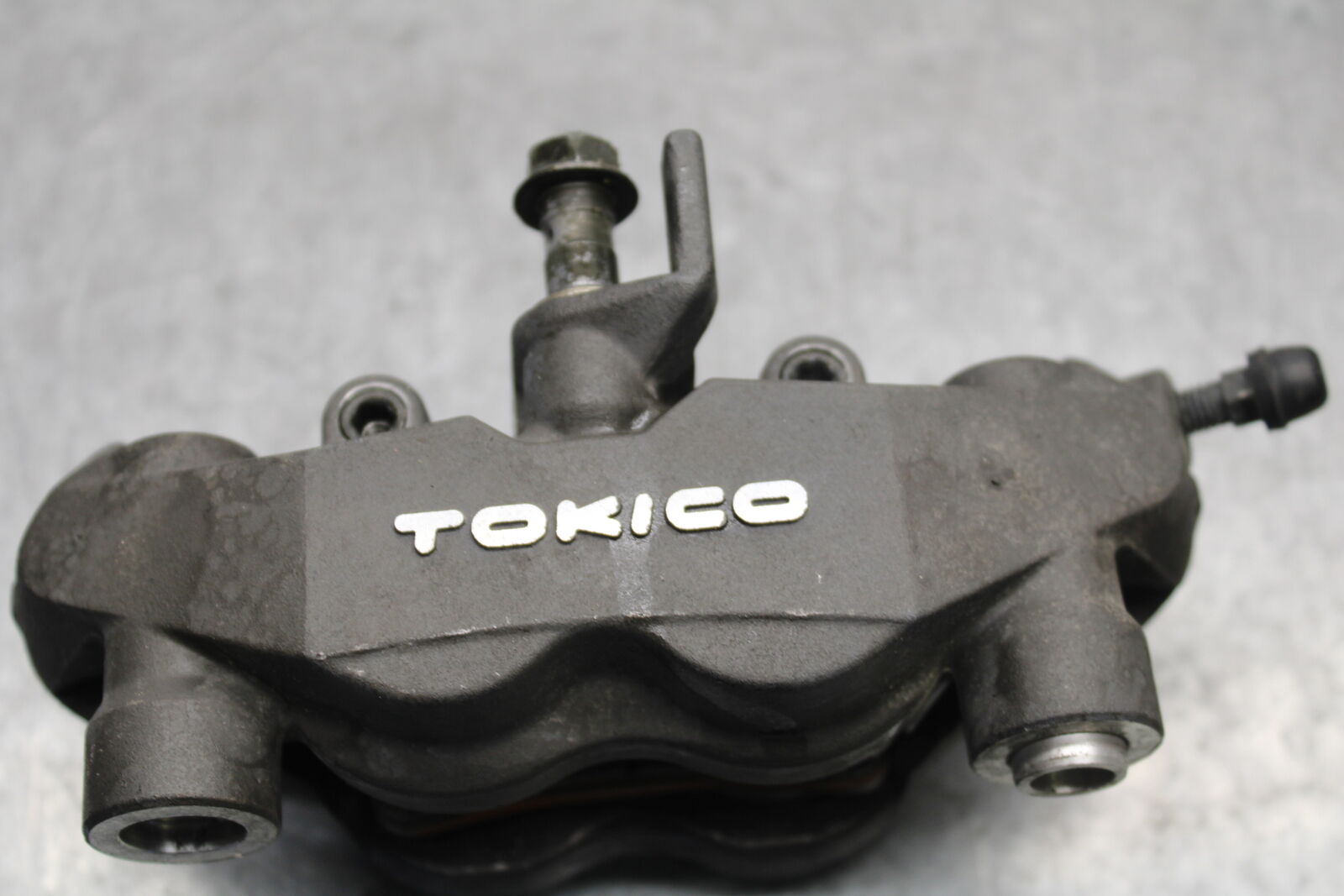 05-06 SUZUKI GSXR1000 RIGHT LEFT FRONT BRAKE CALIPER SET PAIR CALIPERS BB663