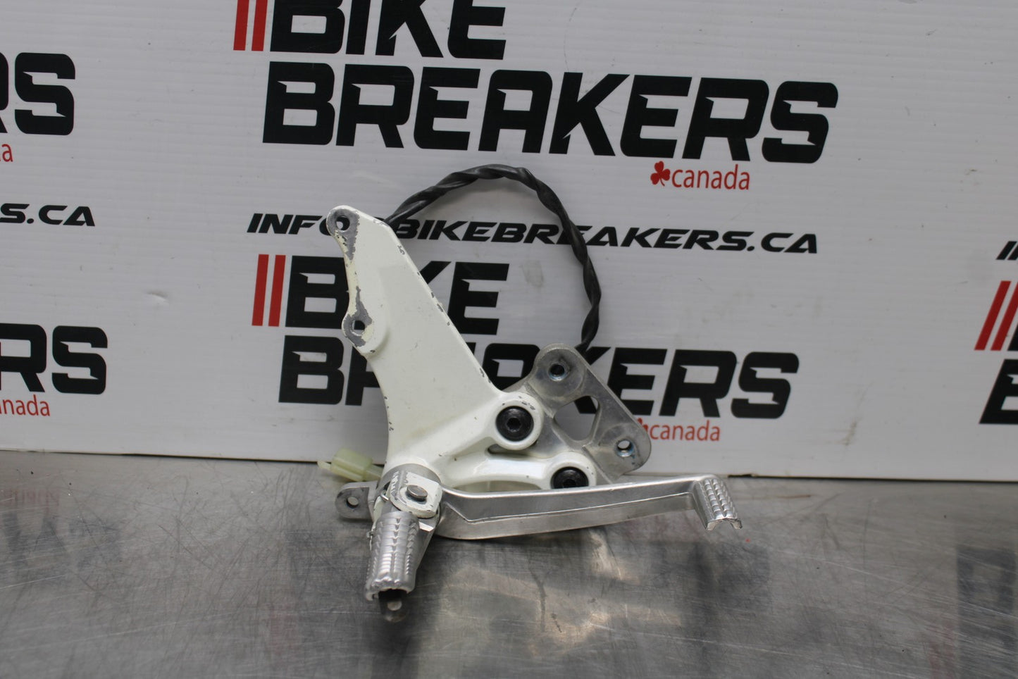 08-10 SUZUKI GSXR 600 RIGHT REARSET REAR SET DRIVER FOOT PEG REST STOP BB202
