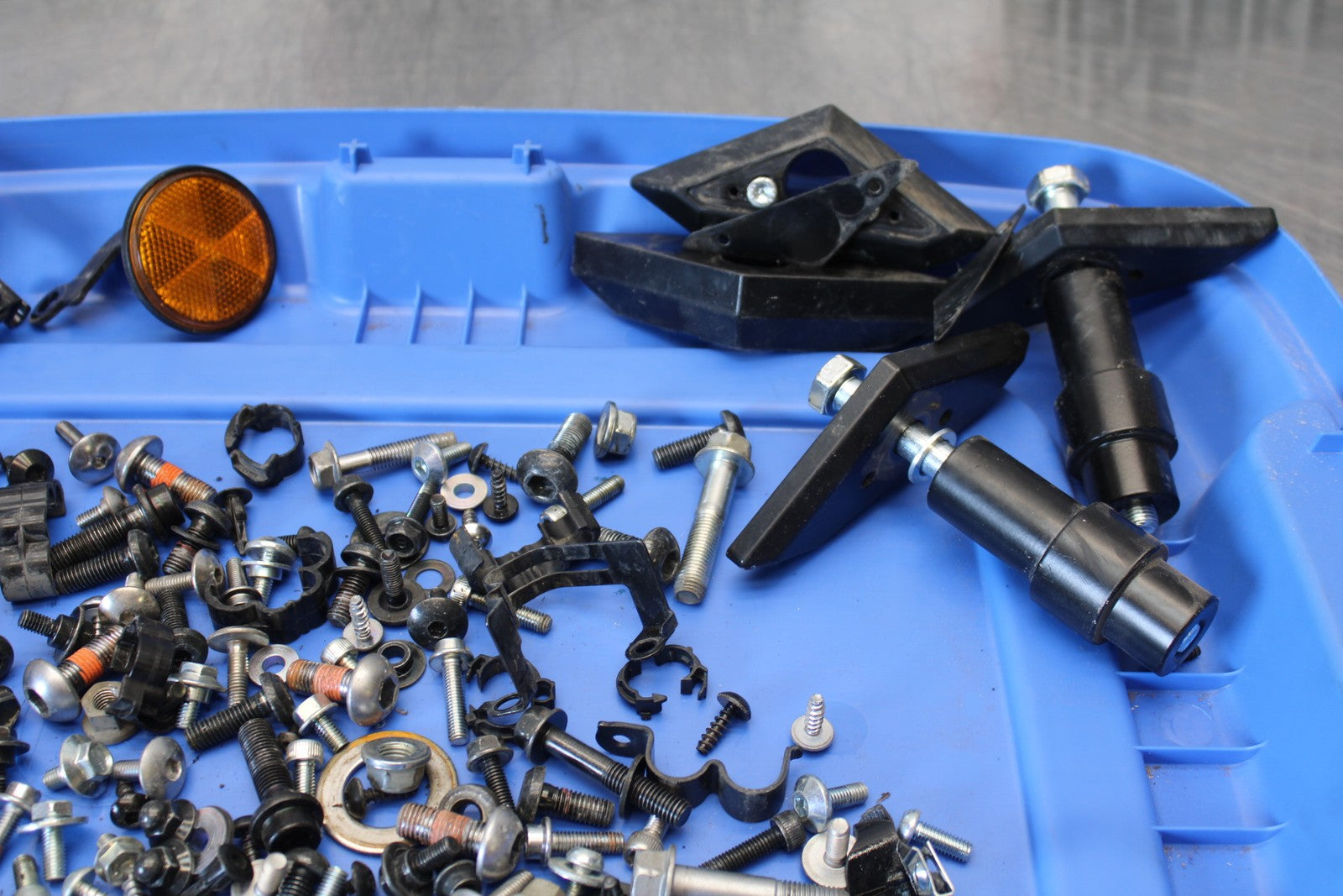 22-25 YAMAHA YZF R7 MOUNTING BOLTS HARDWARE MOTOR SCREWS BB176