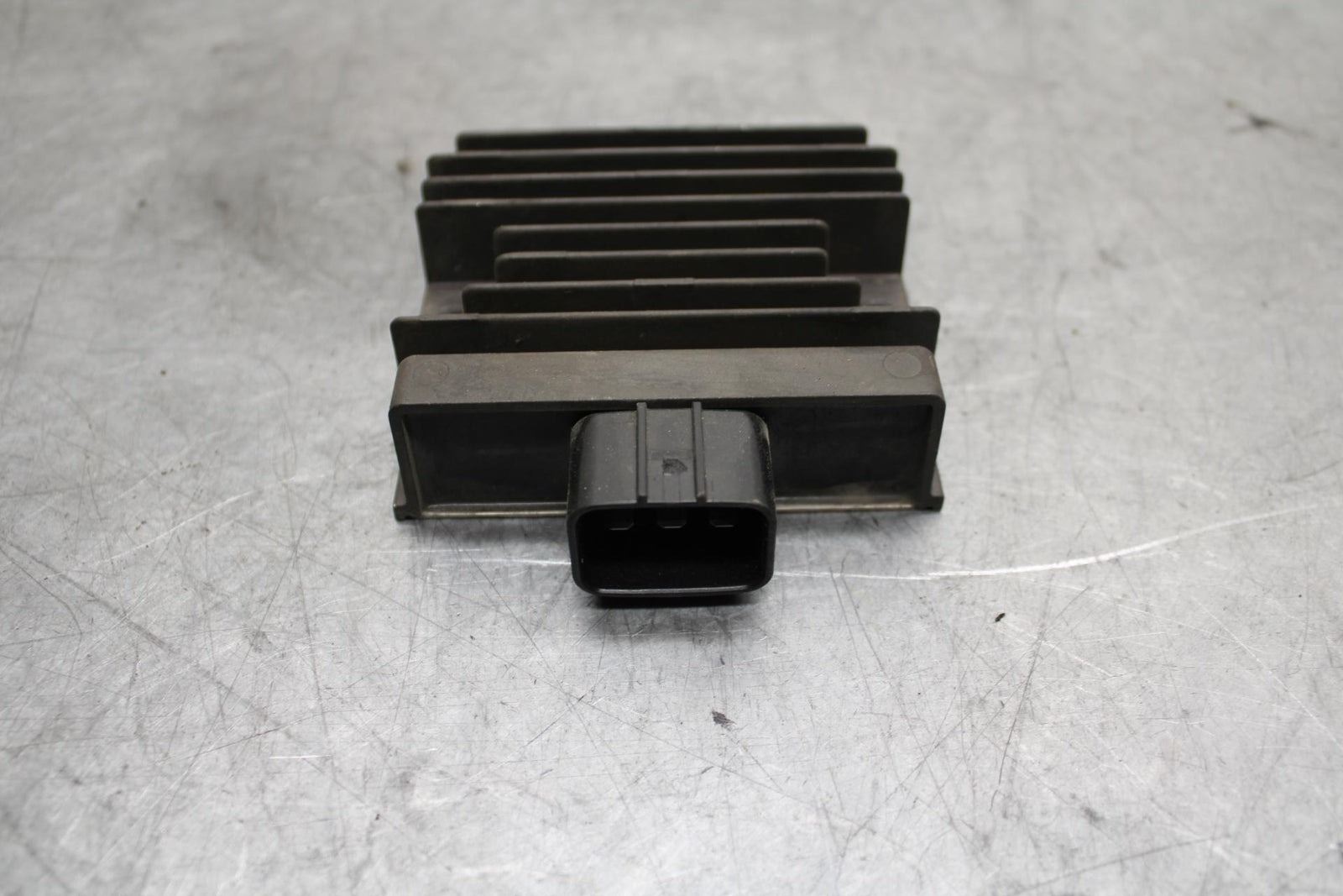 17 KAWASAKI Z900 ZR900 RECTIFIER VOLTAGE REGULATOR 21066-0753 BB549