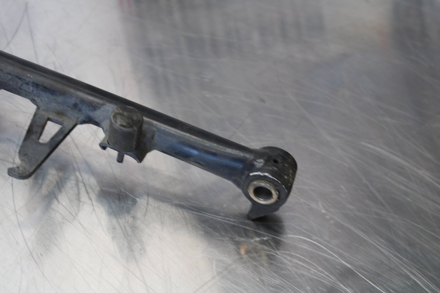 06-12 BMW F800ST CENTER MAIN STAND BB144