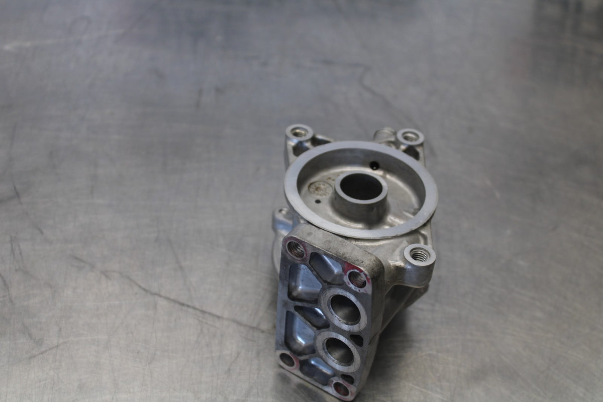 20-22 KAWASAKI NINJA ZX6R ENGINE OIL FILTER HOUSING BB884