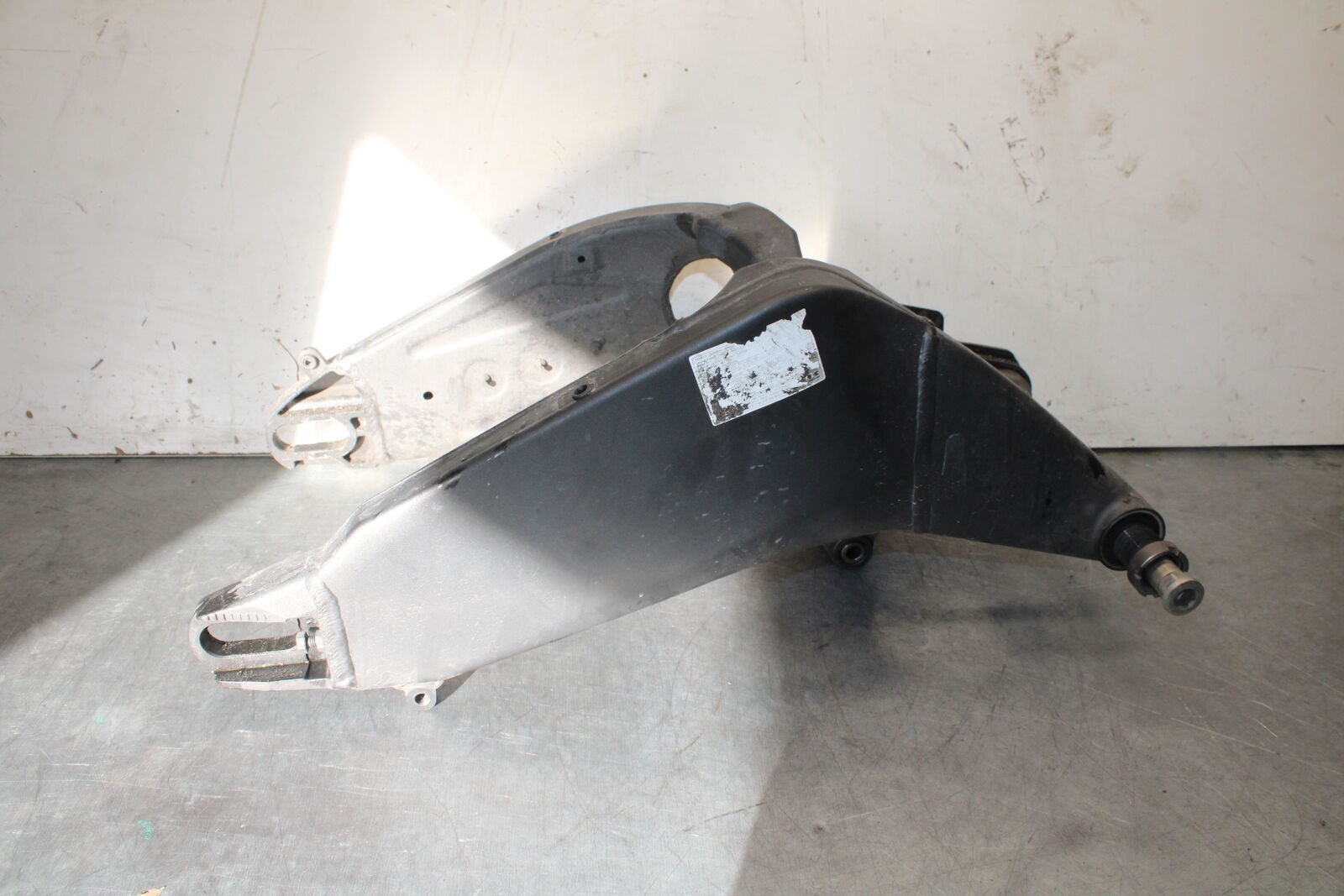 09-12 KAWASAKI NINJA ZX6R REAR SWINGARM BACK SWING ARM 33001-0212 BB698